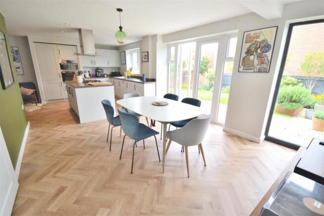 KITCHEN/DINER/LIVING SPACE