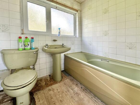 Bathroom.JPG