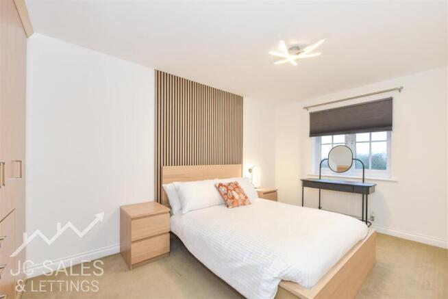 4 bed Semi-Detached for sale Image 8