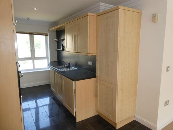 2 bed Apartment to rent Image 5