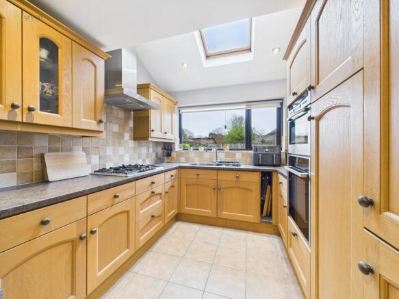 cam01698g0pr0131still018