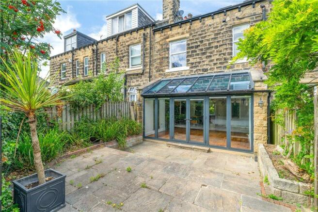 4 bed Terraced to rent Image 5