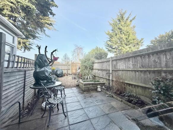 Highfields Close, Dunstable, LU5 photo 4