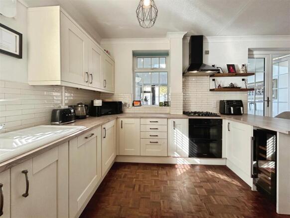 0d3b87df-7-494F-97F6-D0394A854BE5-8292-0000050599D