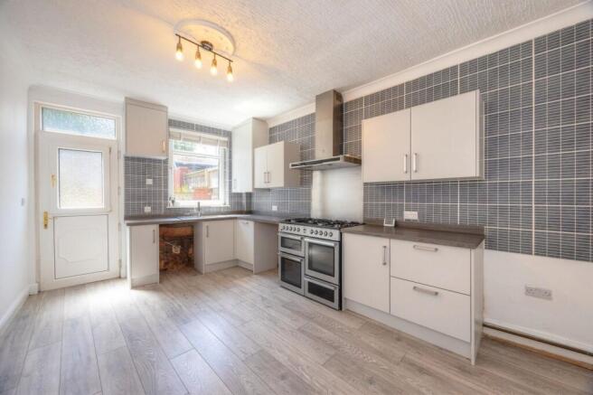 3 bed Terraced to rent Image 4