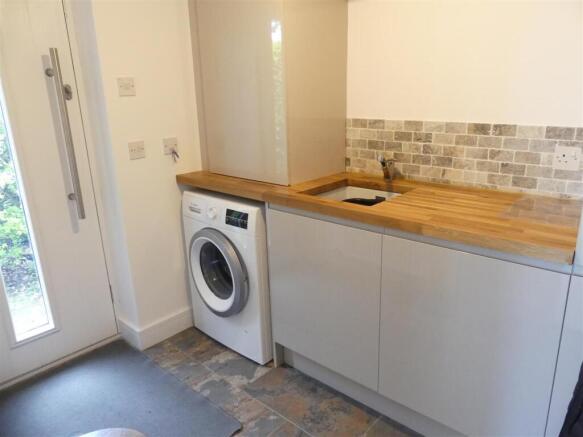 4 bed Detached to rent Image 7