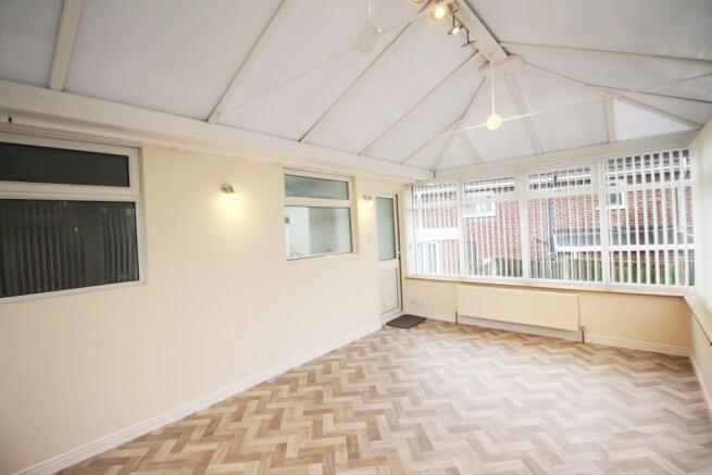 2 bed Detached Bungalow to rent Image 9