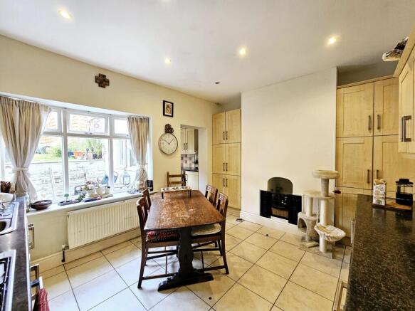 5 bed Terraced for sale Image 4