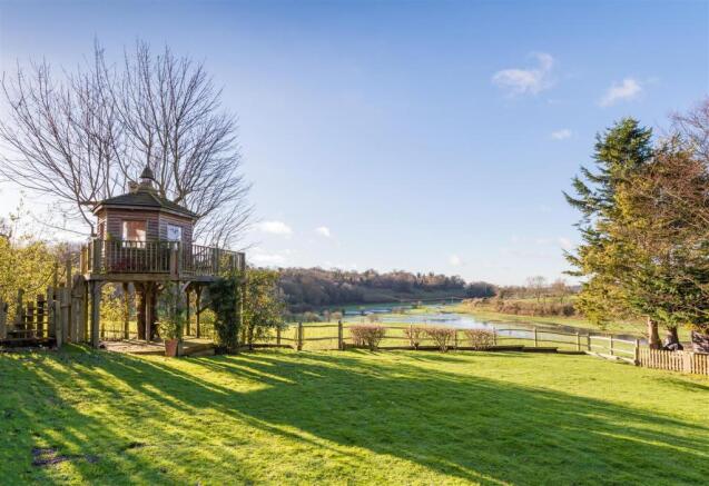 Thomas Cottage Garden & View