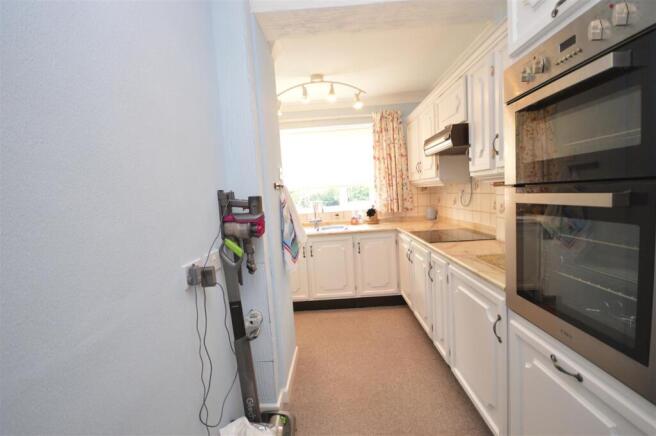 3 bed Semi-Detached for sale Image 9
