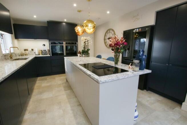 MODERN OPEN PLAN LIVING/ DINING/ KITCHEN