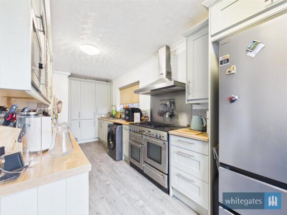 5 bed Semi-Detached for sale Image 8