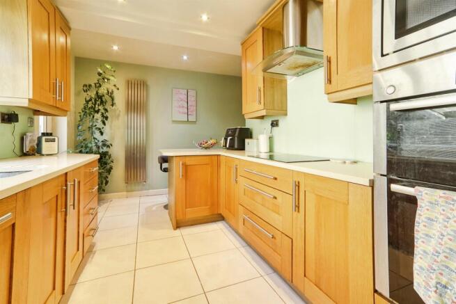 3 bed Detached for sale Image 12