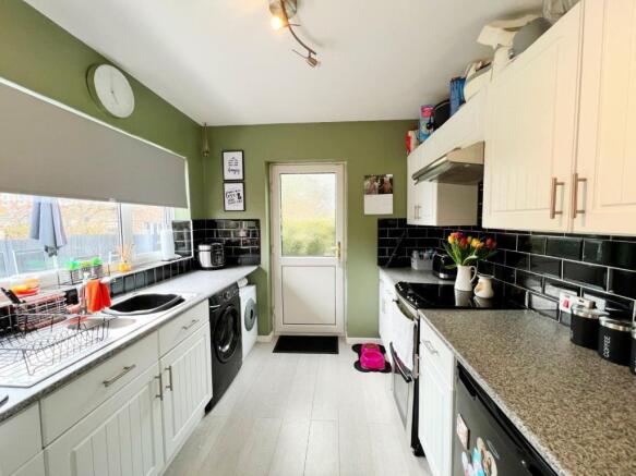 Kitchen 1.jpg