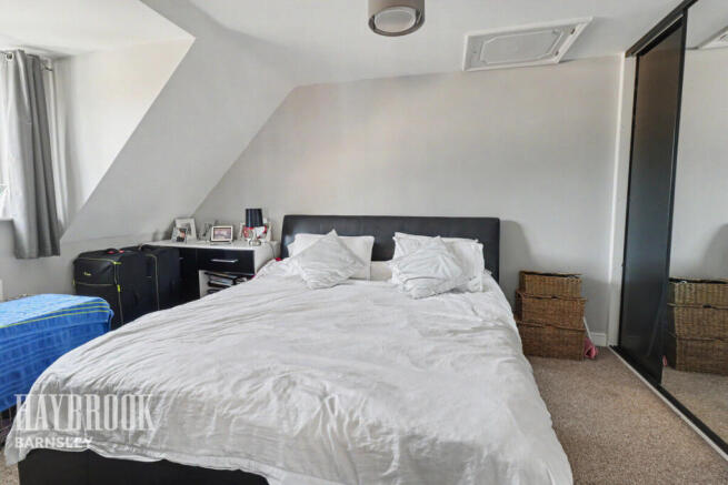 3 bed Town House for sale Image 7