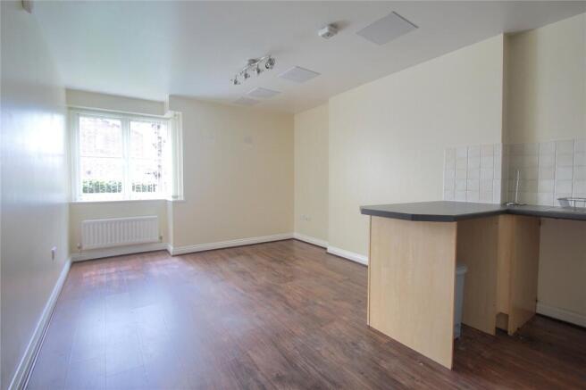 2 bed Flat for sale Image 5
