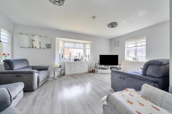Hall Crescent, Aveley, South Ockendon, Essex, RM15 photo 4