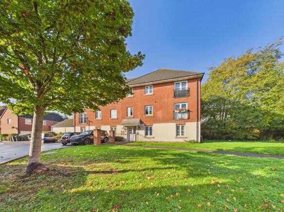 2-bed flat on Barley Leaze, Chippenham, £179,950