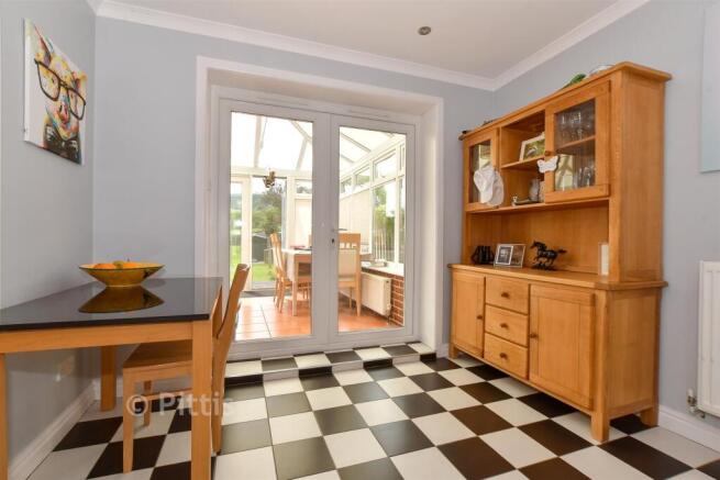 Kitchen/ Dining Room