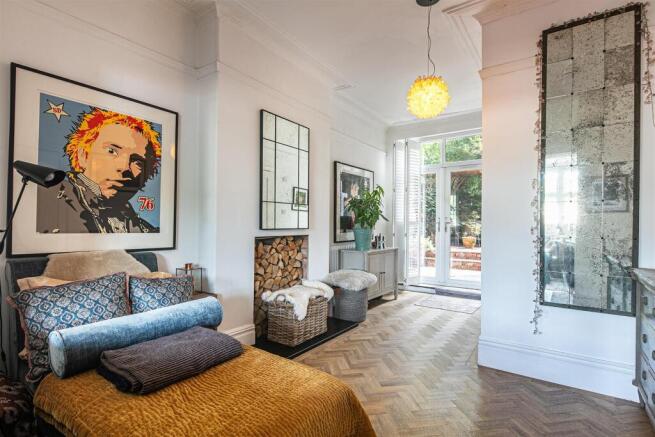 5 bed Terraced for sale Image 5