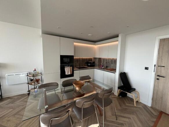 1 bed Apartment to rent Image 11