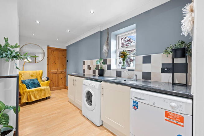 4 bed Semi-Detached for sale Image 9
