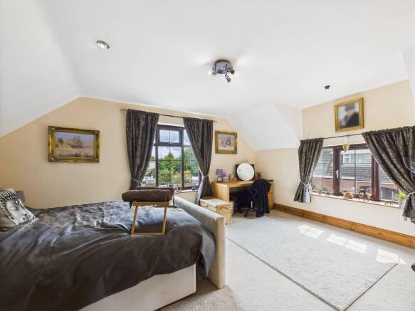 4 bed Detached for sale Image 12