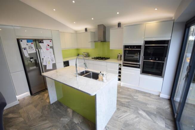 Kitchen / Dining Area