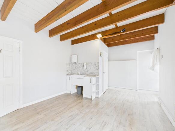 CAM03185G0-PR0117-STILL007