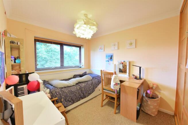 3 bed Terraced to rent Image 4