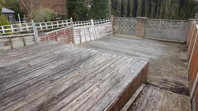 ENCLOSED REAR GARDEN