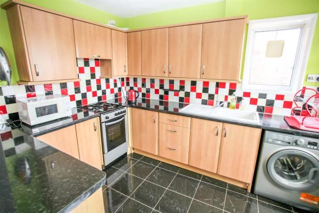 FITTED KITCHEN