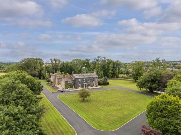 8 bed Detached for sale Image 2