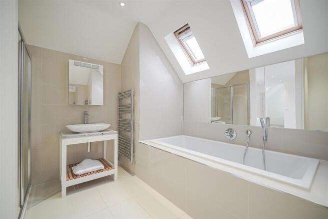 EN SUITE BATHROOM