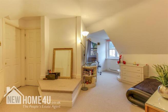 MASTER BEDROOM: