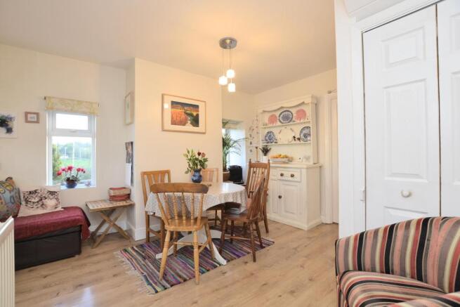 Kitchen/ Dining Room
