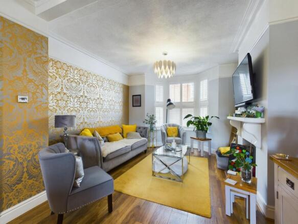 LOUNGE/DINING ROOM