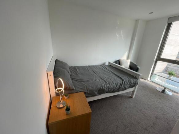 2 bed Apartment to rent Image 5