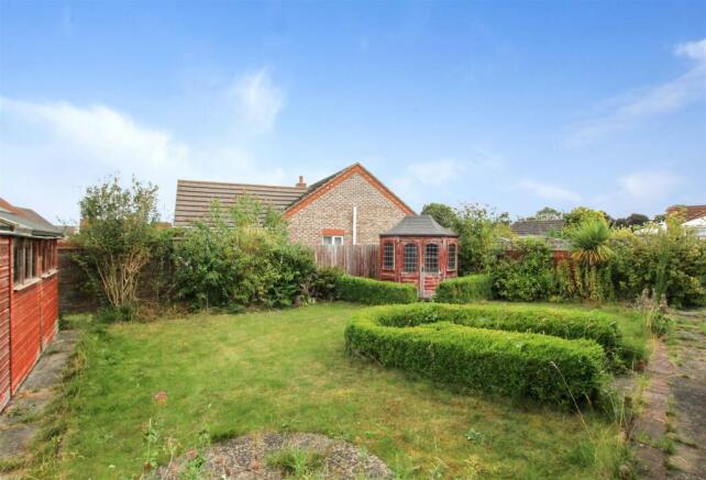 Rear Garden - bb.JPG