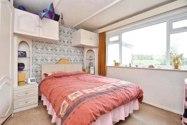 4 bed Detached Bungalow for sale Image 11