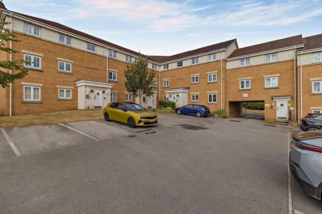 2 bed Flat for sale Image 12