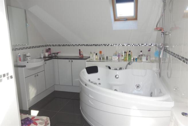 Ensuite.JPG
