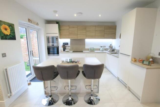 OPEN PLAN LIVING/ DINING/ KITCHEN