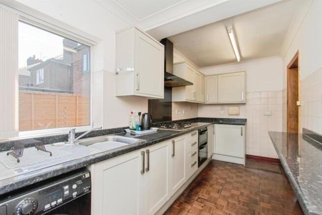 3 bed Semi-Detached for sale Image 8