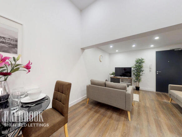 2 bed Apartment to rent Image 6