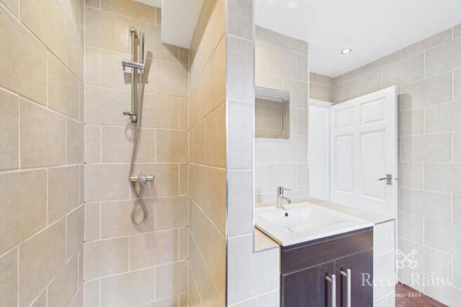 2 bed End of Terrace to rent Image 5