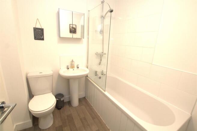 2 bed Apartment to rent Image 6