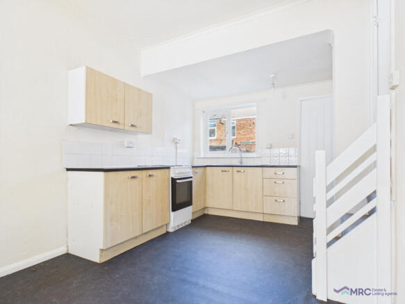 2 bed Terraced to rent Image 6