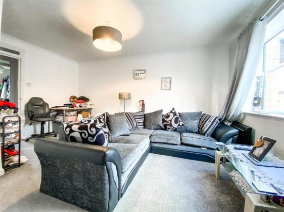 Living Room 001.jpg