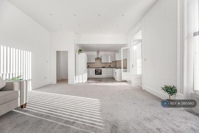 2 bed Flat to rent Image 9